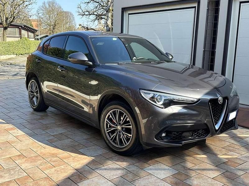 Usata Alfa Romeo Stelvio Executive 200 CV (147 kW) 2018 Grigio SUV