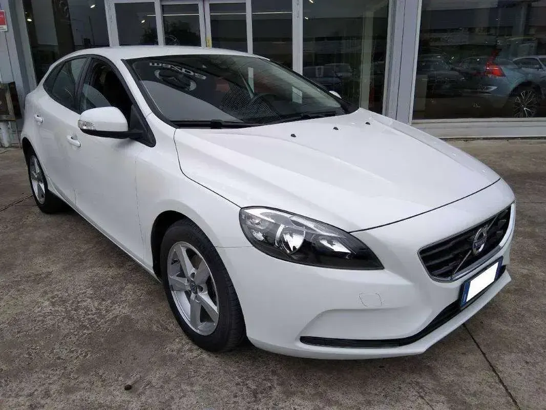 Usata Volvo V40 Business Edition 114 CV (83 kW) 2015 Bianco Berlina
