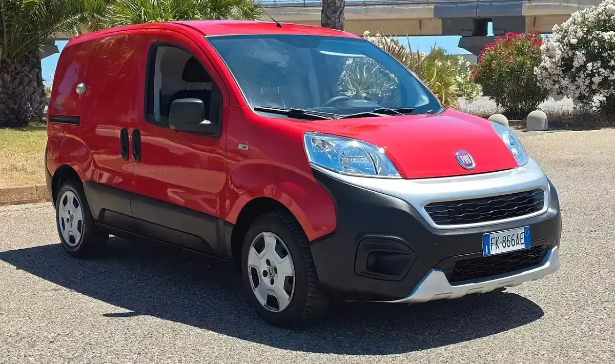 Usata Fiat Fiorino 95 CV (69 kW) 2017 Rosso Monovolume