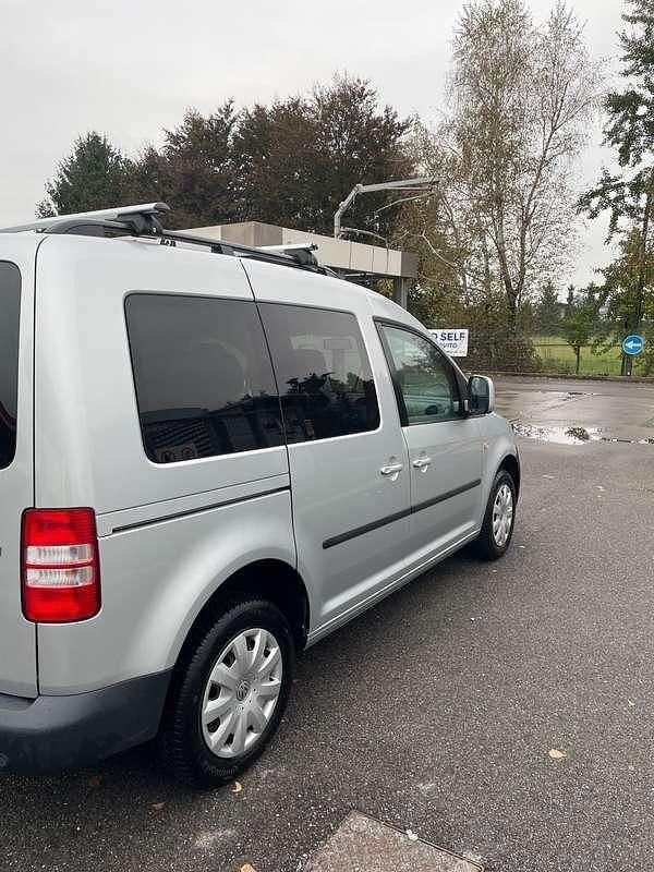 Usata VW Caddy Trendline 86 CV (63 kW) 2011 Grigio Monovolume