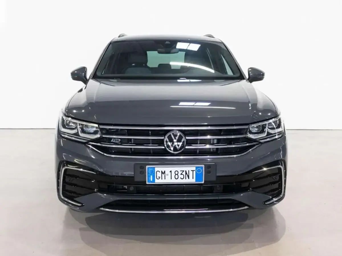 Usata VW Tiguan R-line 150 CV (110 kW) 2023 Grigio chiaro SUV