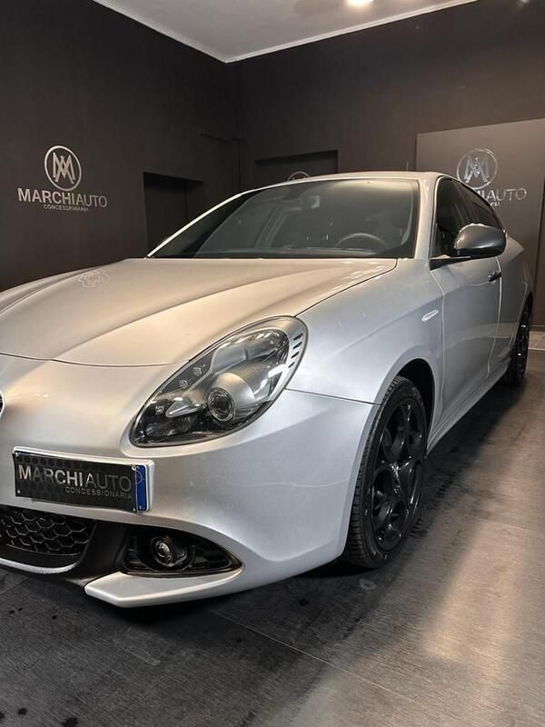 Rosso pastello Usata 2018 Alfa Romeo Giulietta Tech Edition Due volumi | 15.900 € (Cara) - Immagine 1/4
