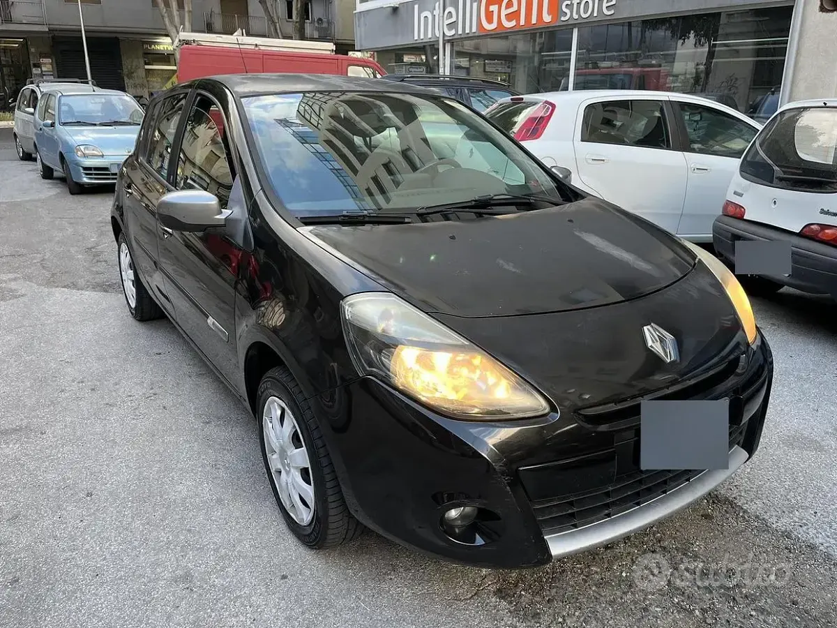 Usado Renault Clio II 75 CV (55 kW) 2011 Berlina