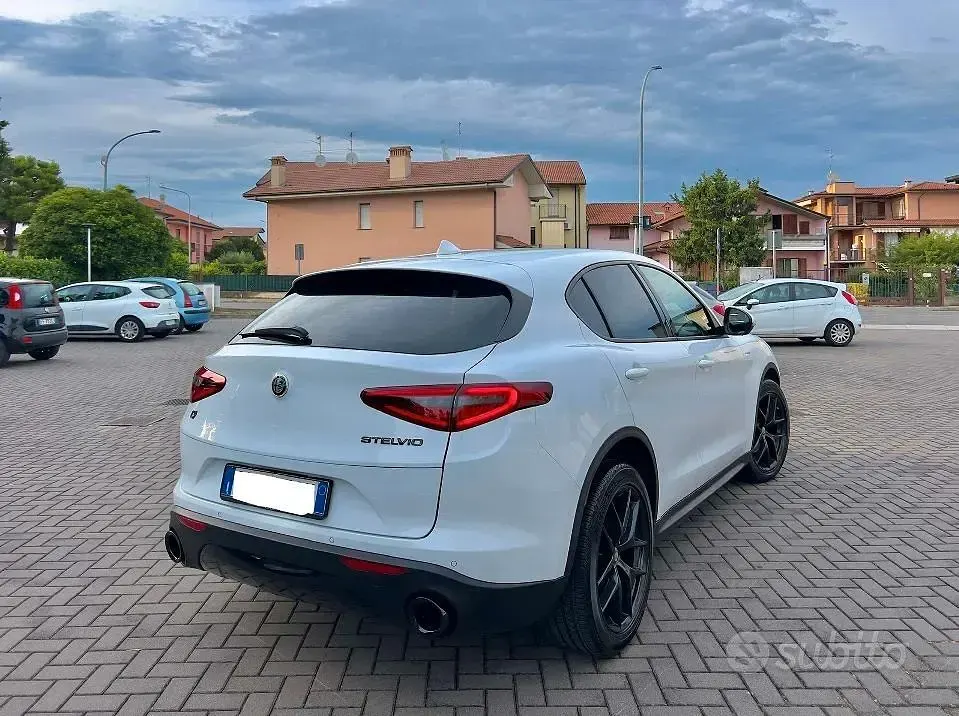 Usata Alfa Romeo Stelvio Sprint 190 CV (139 kW) 2022 Bianco SUV