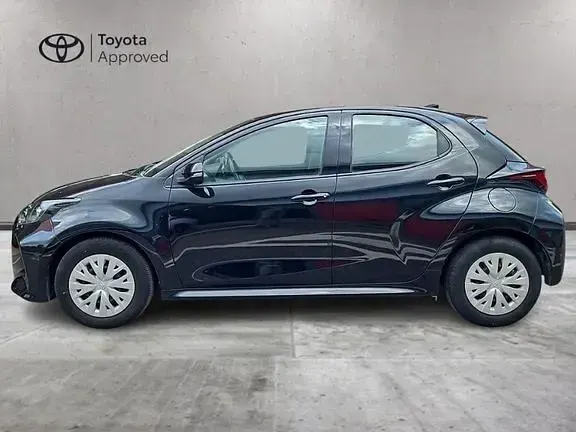 Usata Toyota Yaris Hybrid Active 92 CV (67 kW) 2022 Nero Berlina