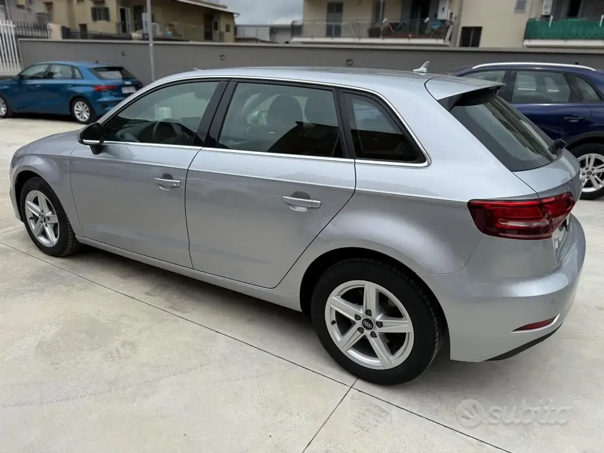 Usata Audi A3 Design 116 CV (85 kW) 2018 Grigio Berlina