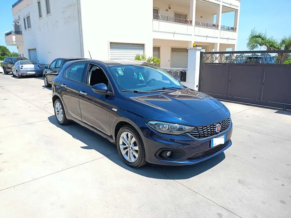 Usata Fiat Tipo Lounge 120 CV (88 kW) 2019 Blu/azzurro Berlina