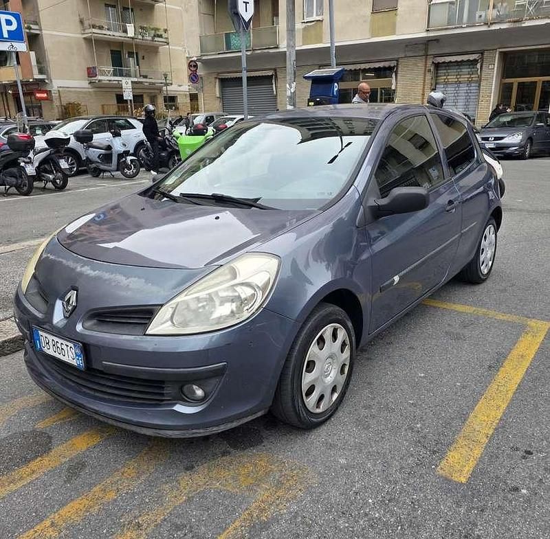 Usata Renault Clio II 75 CV (55 kW) 2006 Grigio Berlina
