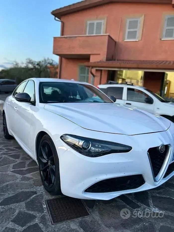 Usata Alfa Romeo Giulia 150 CV (110 kW) 2016 Bianco Berlina