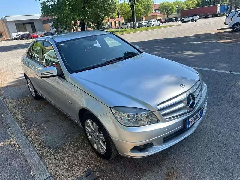 Usata Mercedes C220 Avantgarde 170 CV (125 kW) 2011 Argento Berlina