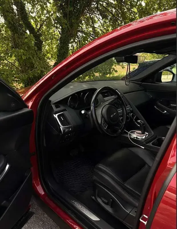 Usata Jaguar E-Pace R-Dynamic 150 CV (110 kW) 2018 Rosso SUV