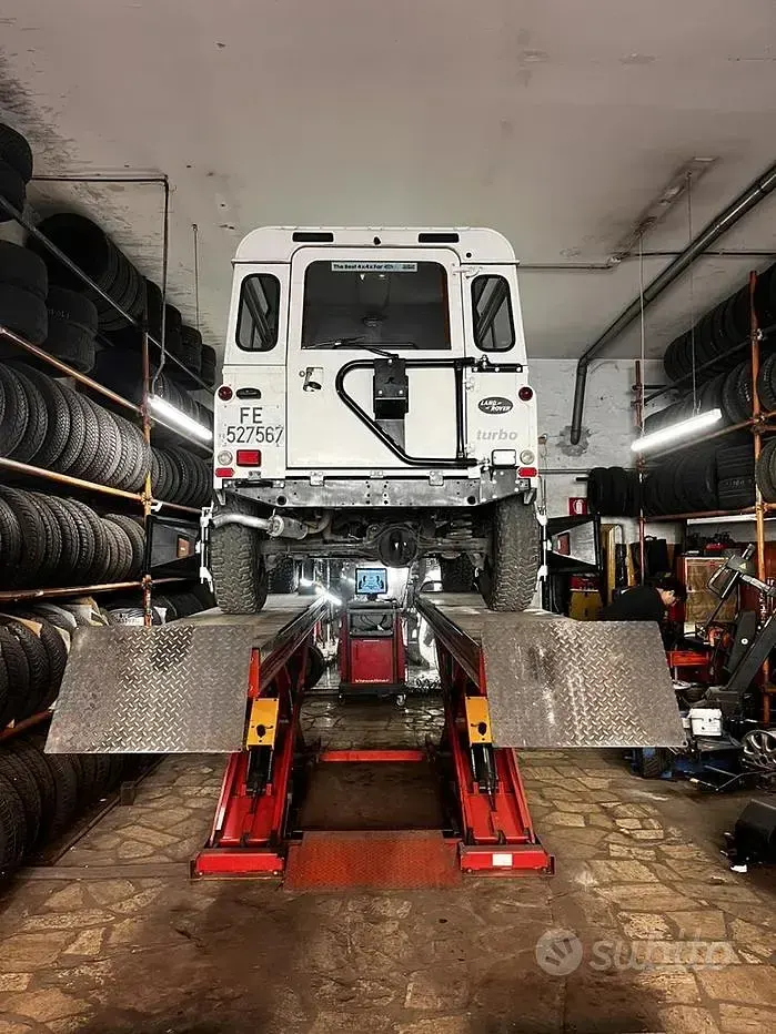 Usado Land Rover Defender 68 CV (50 kW) 1989 Blanco SUV