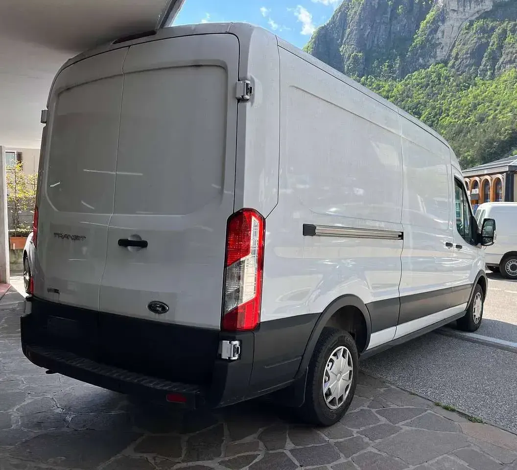 Usata Ford Transit Custom Trend 170 CV (125 kW) 2022 Fuji white Furgone
