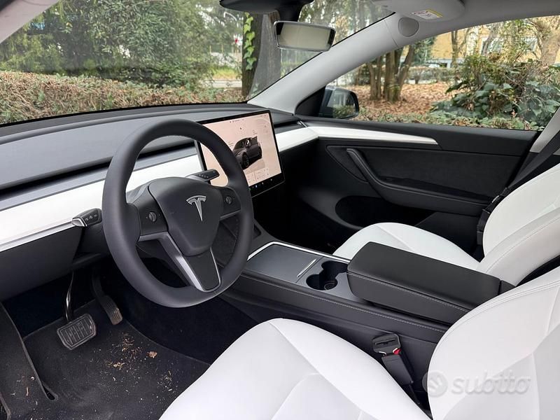 Usata Tesla Model Y RWD 219 kW (299 CV) 2023 SUV