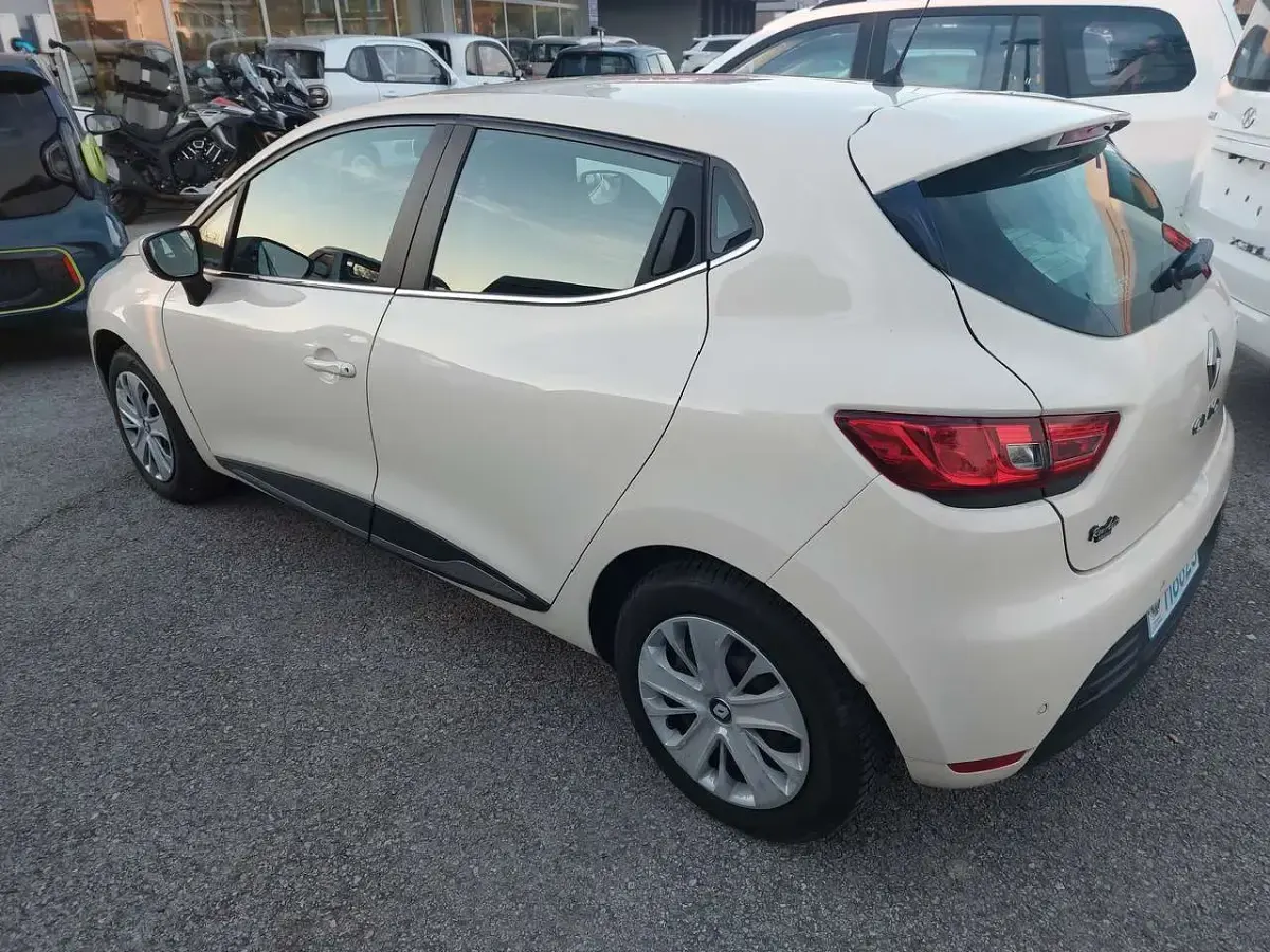 Usata Renault Clio IV 90 CV (66 kW) 2017 Avorio Berlina