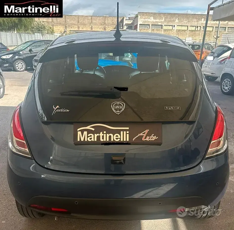 Usata Lancia Ypsilon Gold 69 CV (50 kW) 2022 Bluazzurro Utilitaria