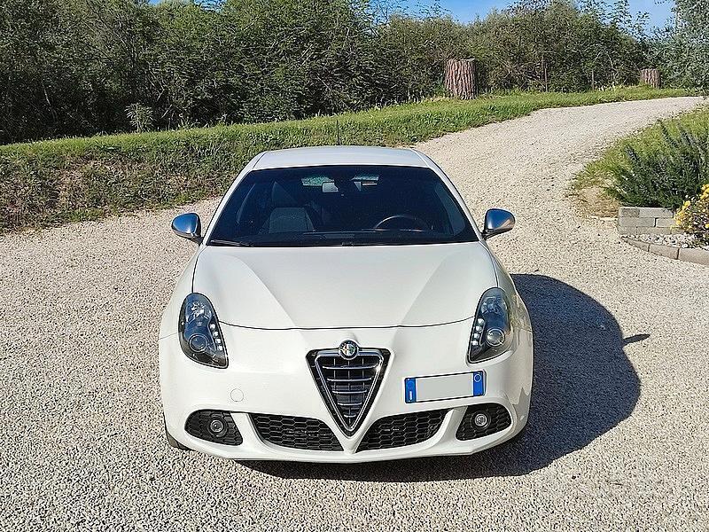Usato 2012 Alfa Romeo Giulietta 1.6 Benzin 105 CV (7.300 €)