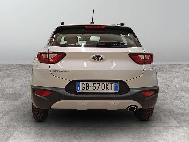 Usata Kia Stonic Style 97 CV (71 kW) 2020 Argento SUV