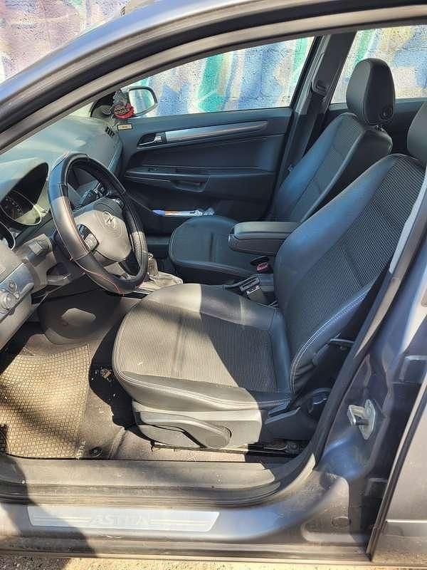 Usata Opel Astra Cosmo 125 CV (91 kW) 2008 Argento Berlina