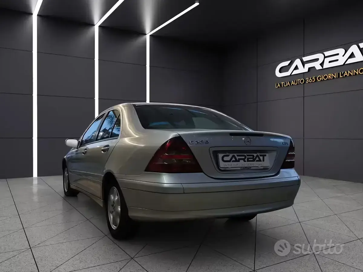 Usata Mercedes C220 Elegance 150 CV (110 kW) 2004 Grigio Berlina