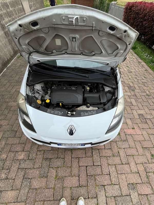 Usata Renault Clio III 75 CV (55 kW) 2011 Bianco Berlina