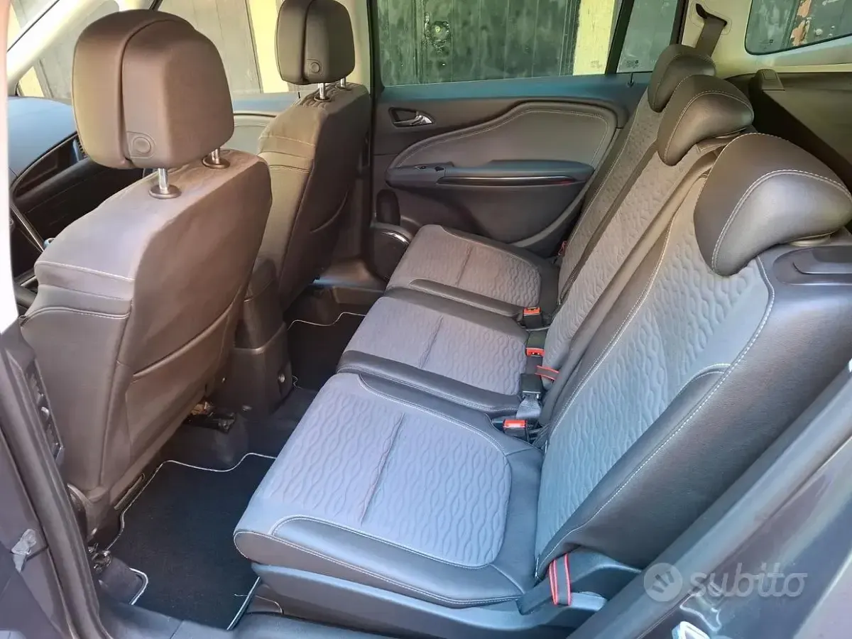 Usata Opel Zafira Tourer Cosmo 150 CV (110 kW) 2012 Grigio Monovolume