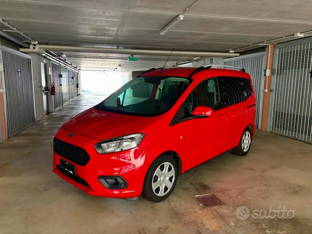 Usata Ford Tourneo Courier 101 CV (74 kW) 2019 Rosso Monovolume