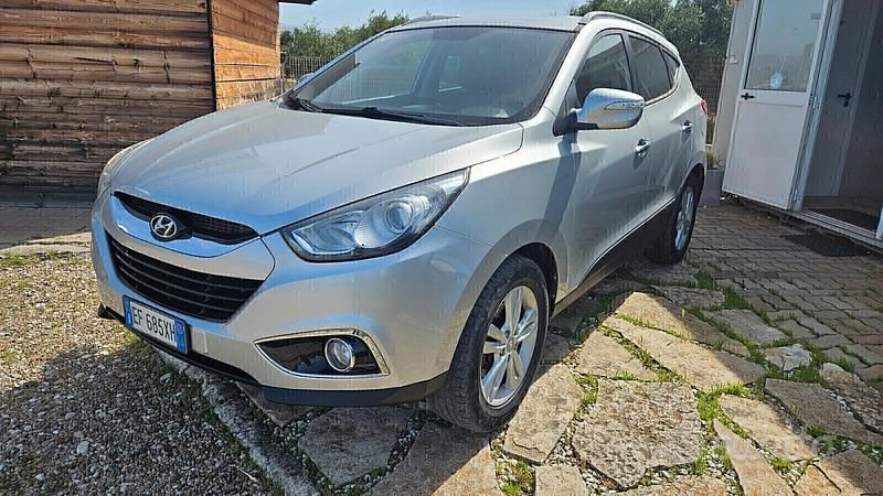 Argento Usata 2011 Hyundai ix35 Comfort SUV | 9500 € (Molto cara) - Immagine 1/4