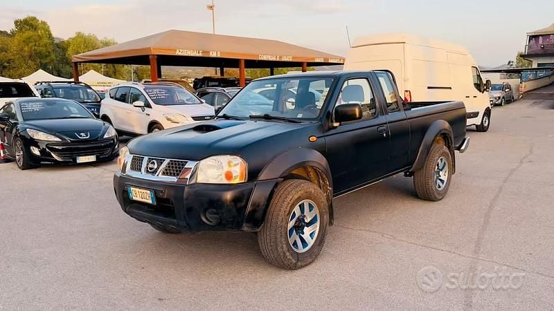 Usata Nissan Navara 133 CV (97 kW) 2002 Nero Pick-up