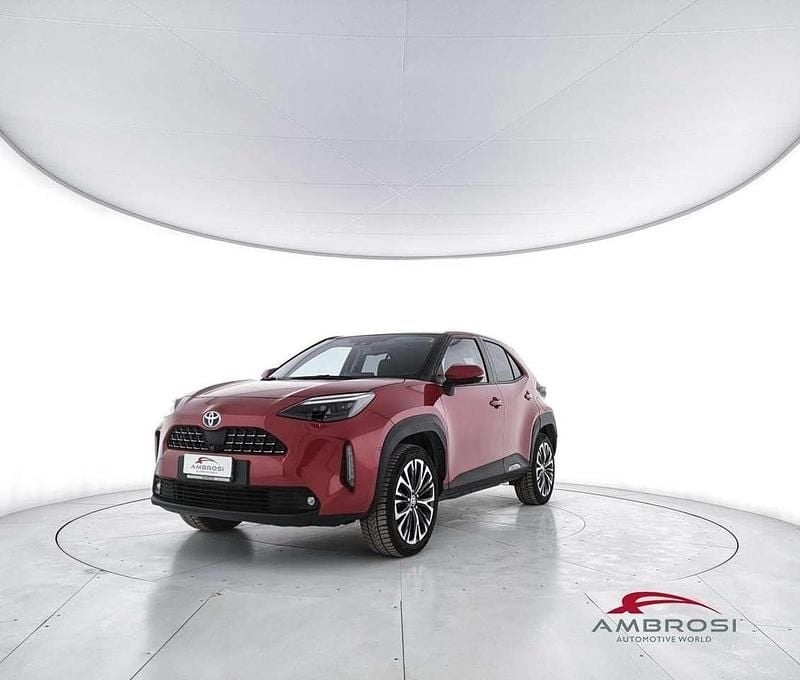 Usata Toyota Yaris Cross Lounge 92 CV (67 kW) 2021 Rosso SUV