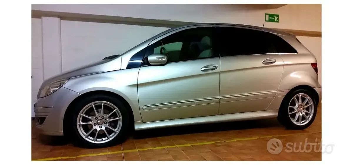 Usata Mercedes B200 140 CV (102 kW) 2006 Grigio Monovolume
