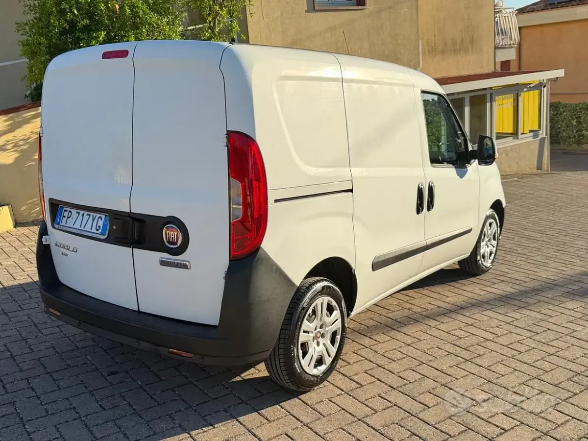 Usata Fiat Doblò 105 CV (77 kW) 2018 Bianco Monovolume