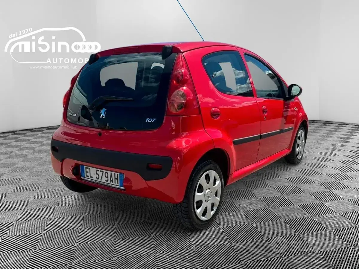 Gebraucht Peugeot 107 Active 68 PS (50 kW) 2012 Rot Kleinwagen