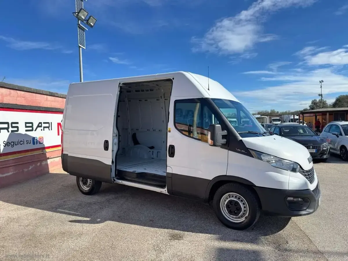 Usata Iveco Daily 116 CV (85 kW) 2020 Bianco Furgone