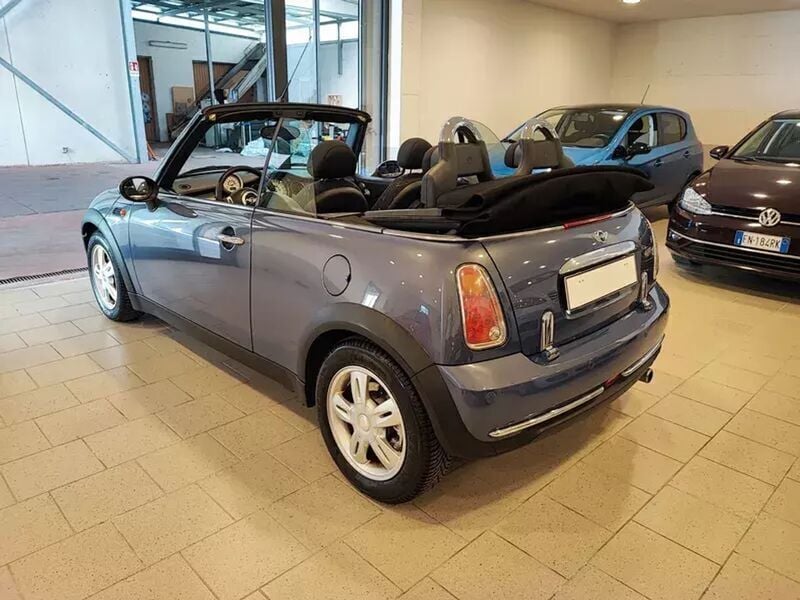 Usato 2005 Mini Cooper Cabriolet 1.6 Benzin 90 CV (8.900 €)