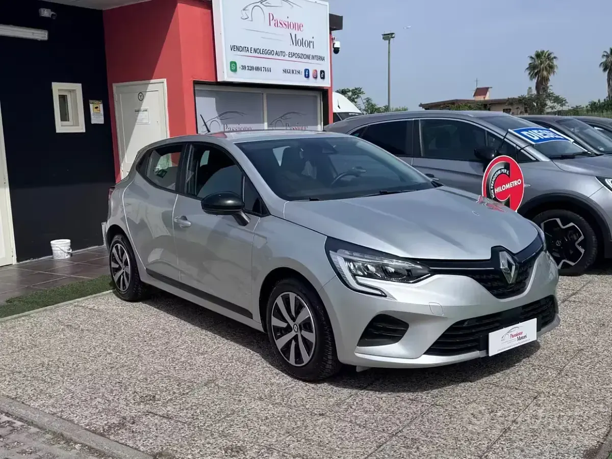 Usata Renault Clio V Equilibre 101 CV (74 kW) 2023 Grigio Berlina