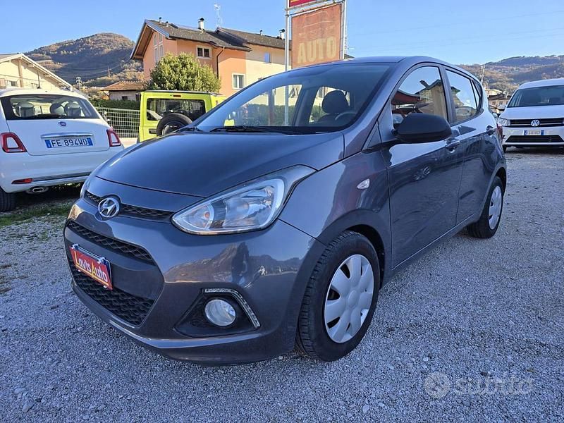 Usata Hyundai i10 Comfort 69 CV (50 kW) 2014 Viola Utilitaria