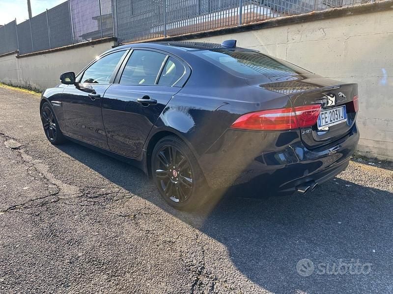 Usata Jaguar XE Prestige 163 CV (119 kW) 2018 Blu Berlina