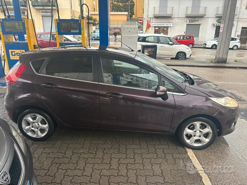 Usata Ford Fiesta Titanium 70 CV (51 kW) 2010 Berlina