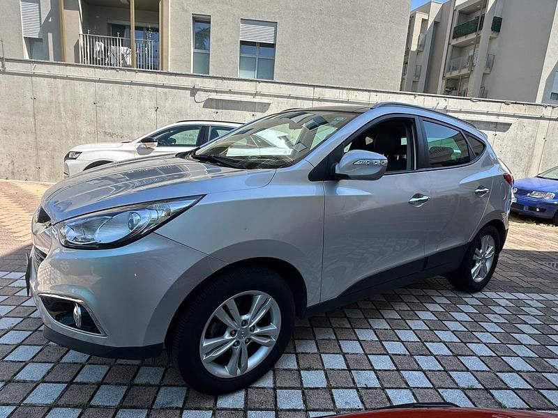 Argento Usata 2011 Hyundai ix35 Comfort SUV | 7600 € (Ottimo prezzo) - Immagine 1/4