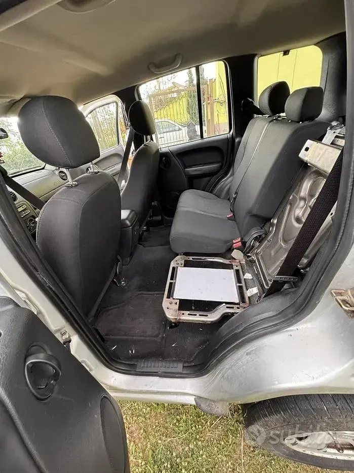 Usata Jeep Cherokee Limited 150 CV (110 kW) 2006 Grigio SUV