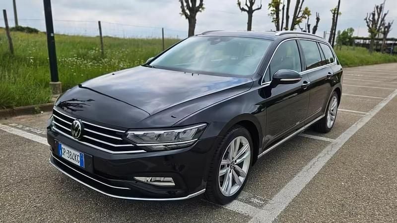 Usata VW Passat Business 150 CV (110 kW) 2023 Nero Station wagon