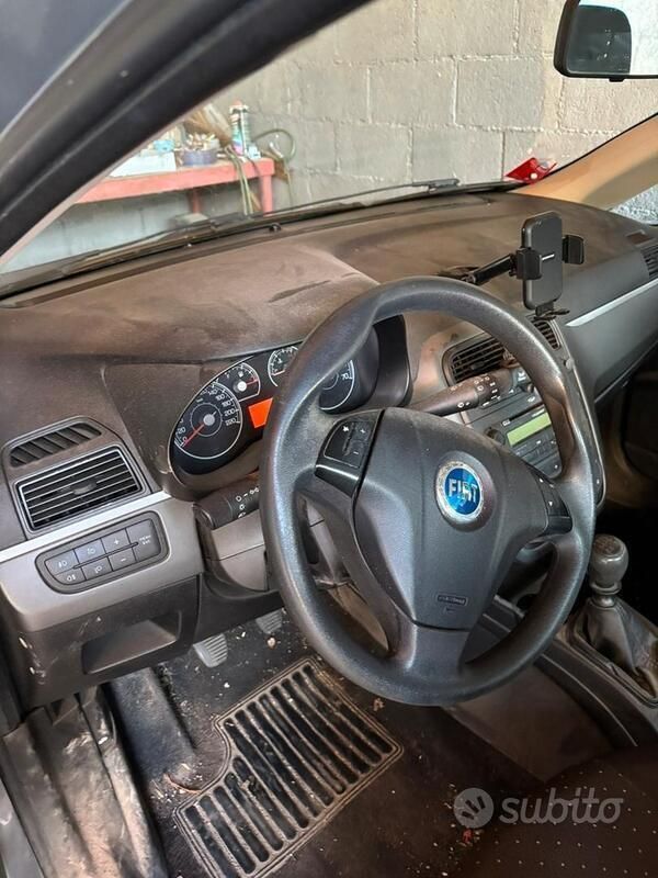 Usata Fiat Grande Punto 65 CV (47 kW) 2015 Grigio Utilitaria