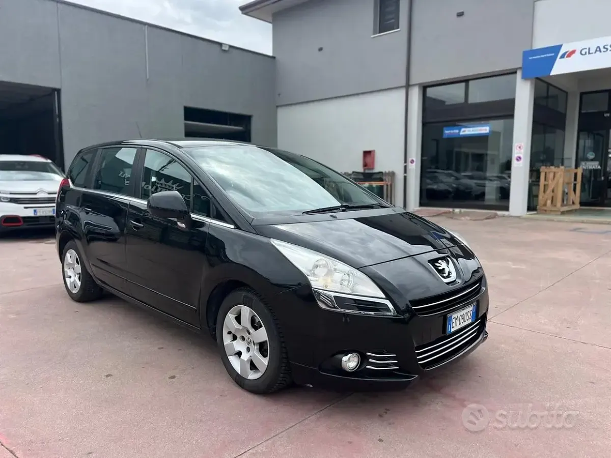 Usata Peugeot 5008 Business-Line 112 CV (82 kW) 2012 Nero Monovolume