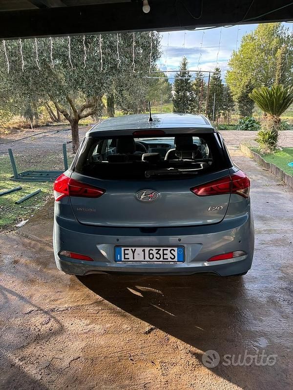 Usata Hyundai i20 75 CV (55 kW) 2015 Blu Berlina