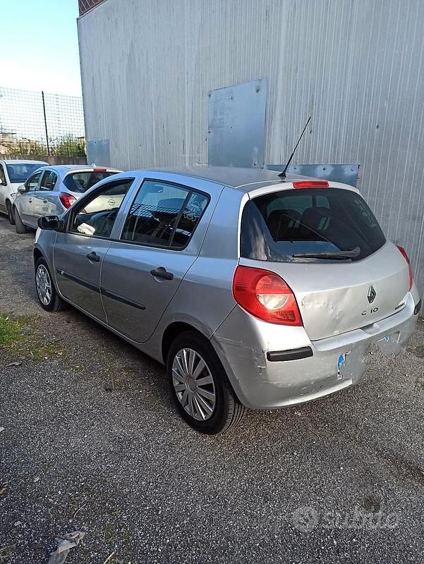 Usata Renault Clio II 75 CV (55 kW) 2007 Grigio Utilitaria