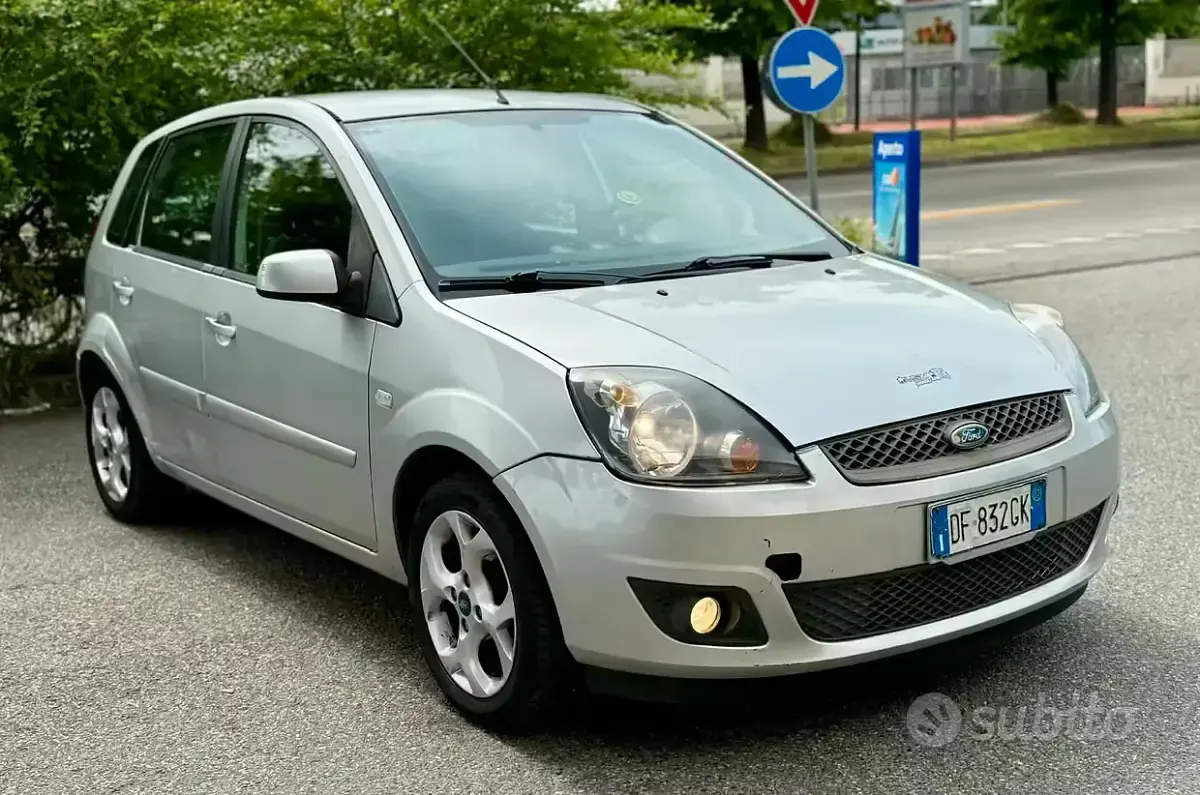Brugt Ford Fiesta 75 HK (55 kW) 2007 Grå Hatchback