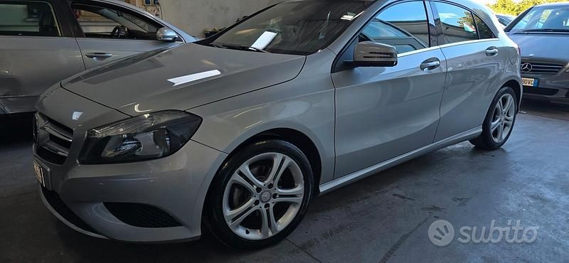 Usata Mercedes A180 Premium 108 CV (79 kW) 2015 Grigio Berlina