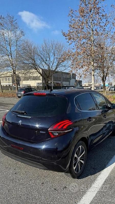 Usata Peugeot 208 110 CV (80 kW) 2017 Blu Utilitaria