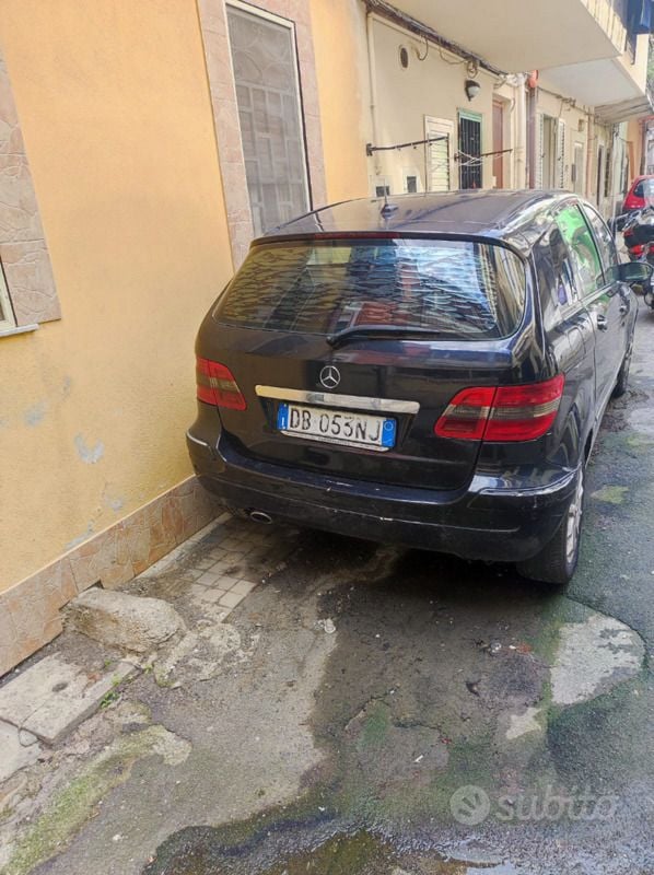 Usata Mercedes B200 140 CV (102 kW) 2006 Nero Monovolume